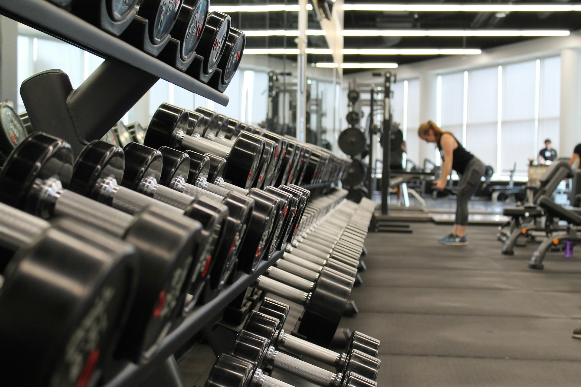 Bodybuilder training in the gym